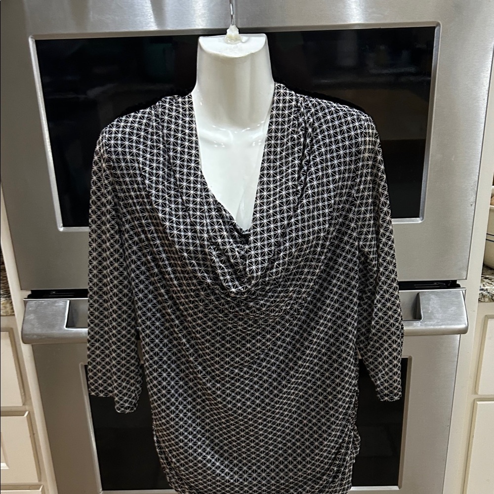 Dana Buchman Black and White Geometric Blouse